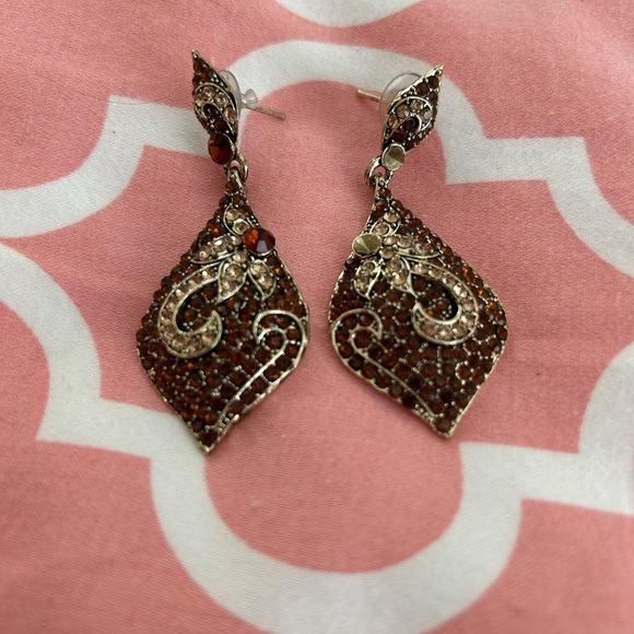 Elegant Gold and Brown Dangle Earrings - Picture 3 of 3